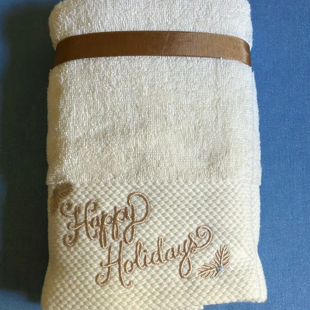 NWT ‼️Beautiful Christmas Embroidered Hand Towels 2 - Pack
